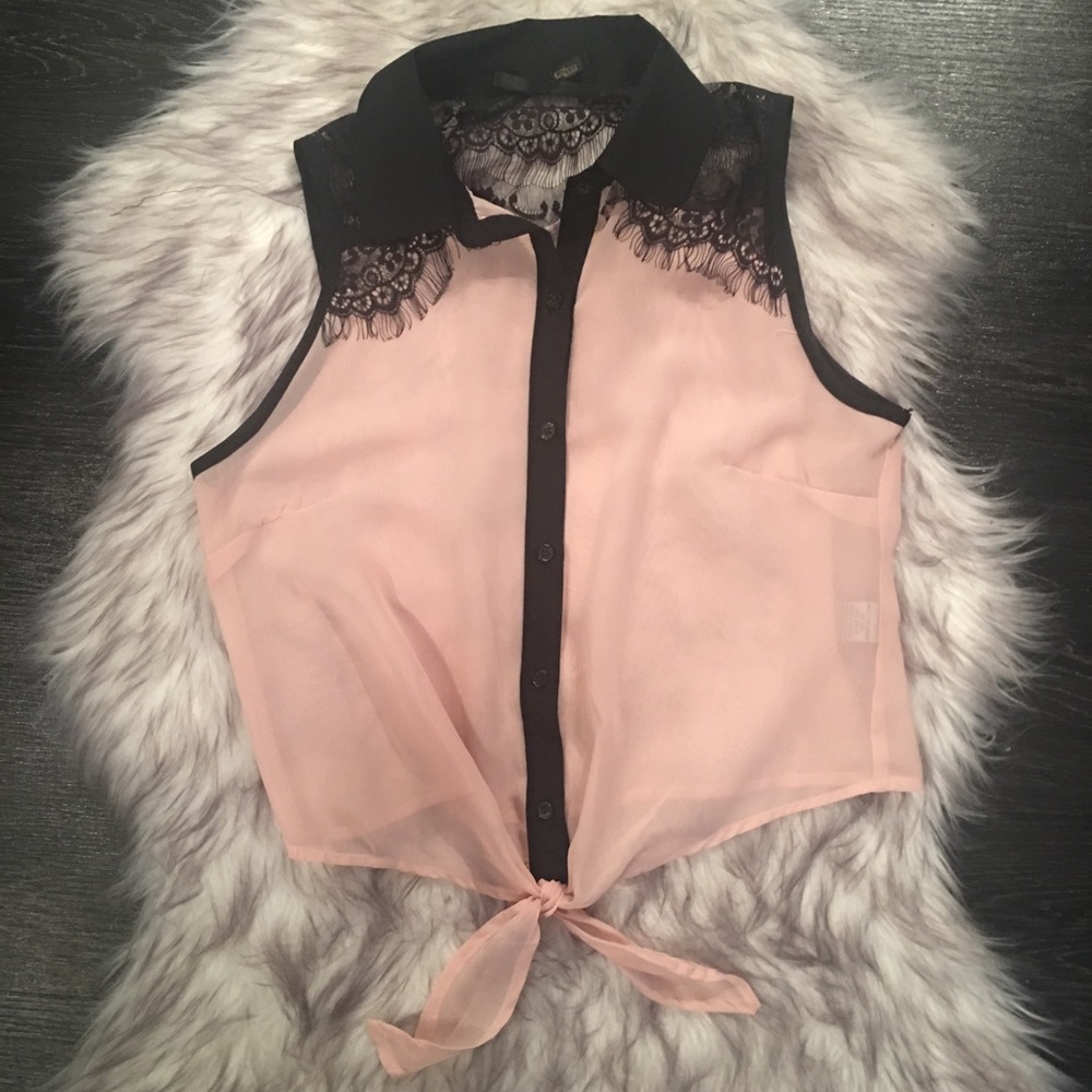 Ali & Kris Sleeveless Button-Down Lace Blouse